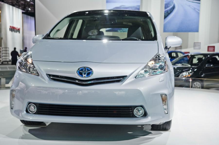  Toyota Prius V 2011 года  (фото 88 из 208)